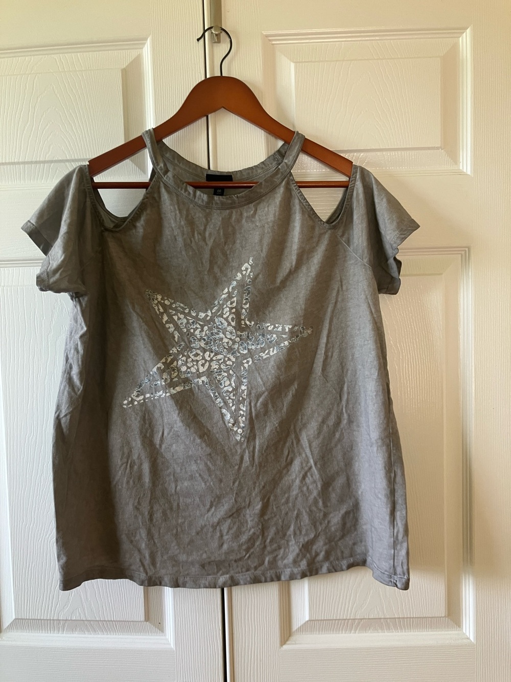 torrid Gray Cold-Shoulder Star Graphic Tee